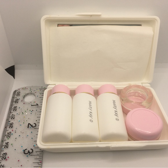 Mary Kay Travel Set - Picture 5 of 8